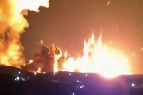 Mỹ thả bom dữ dội các mục tiêu quân sự ngầm của Iran