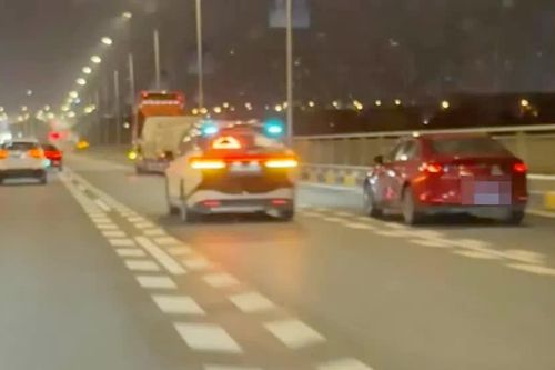 Taxi không người lái bị lỗi, hành khách mắc kẹt suốt 2 giờ ở cao tốc