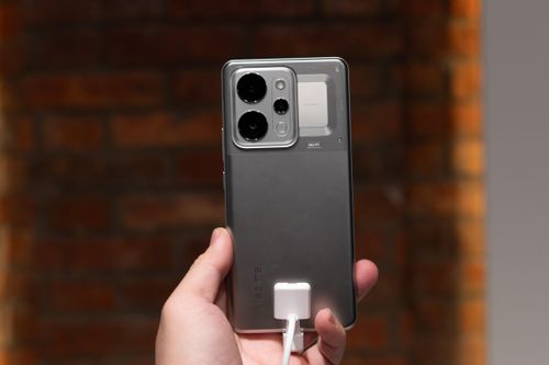 Xuất hiện smartphone pin 10.000 mAh ở Việt Nam