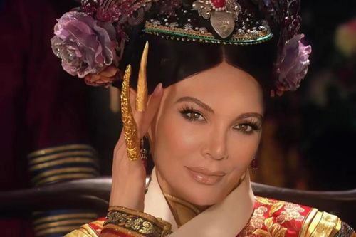 'Chân Hoàn' Kris Jenner là ai?