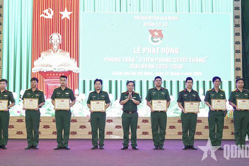 Trung đoàn Gia Định phát động phong trào '3 Tiên phong quyết thắng'