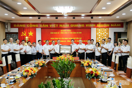 Chủ tịch UBND TP Cần Thơ thăm và làm việc tại Tổng công ty Tân Cảng Sài Gòn