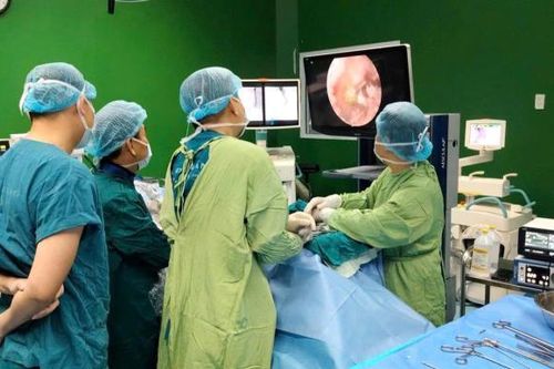 Bệnh viện Đà Nẵng lần đầu tiên thực hiện phẫu thuật nội soi cột sống hai cổng (UBE)