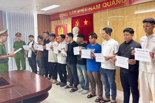 Nối gót kẻ cầm đầu