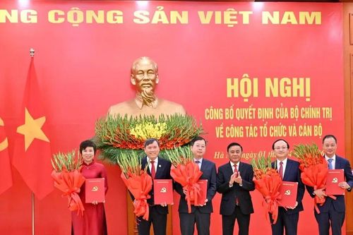 Công bố quyết định của Bộ Chính trị về công tác tổ chức, cán bộ đối với 5 cơ quan
