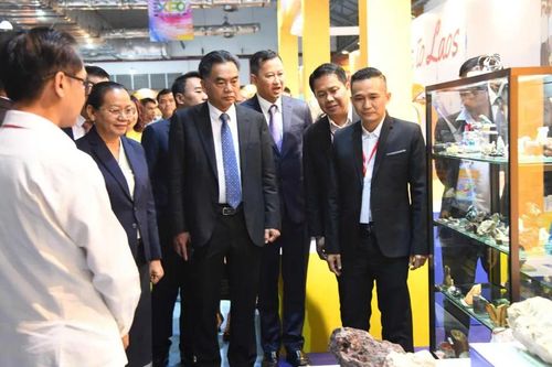 Hỗ trợ doanh nghiệp Việt Nam và Lào tìm kiếm đối tác, mở rộng thị trường