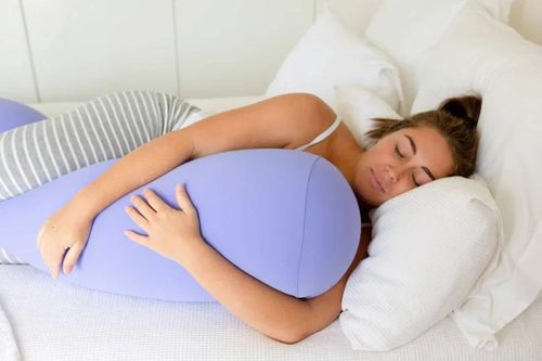 Tác dụng kỳ diệu của gối ôm với giấc ngủ