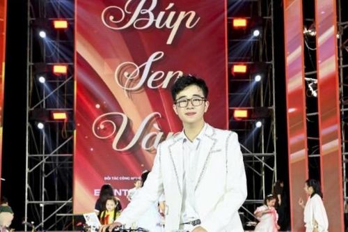 Kiều Vũ Nhật Anh chinh phục Giải thưởng Nam Ca sĩ được Yêu Thích Nhất tại Búp Sen Vàng