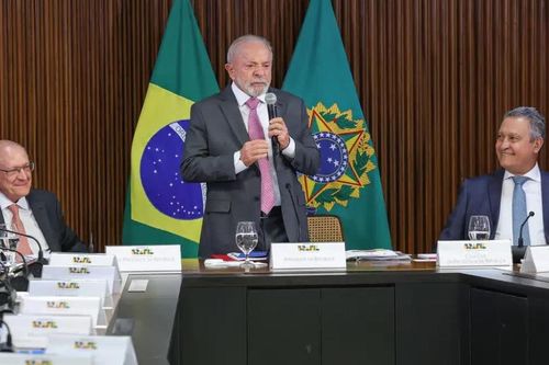 Trước thềm bầu cử, Tổng thống Brazil mạnh tay cải tổ nội các, công bố người đồng hành tranh cử