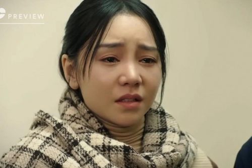 Bước chân vào đời tập 18: Bà Dung quỳ xuống xin Thương rời xa con trai