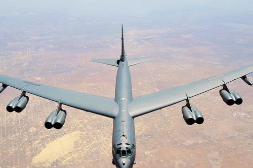 Mỹ bắt đầu triển khai oanh tạc cơ B-52 trên bầu trời Iran