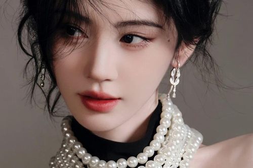 Đòn hiểm vào Cúc Tịnh Y