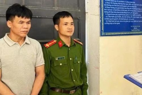 Nghi phạm buôn ma túy lẩn trong rừng, bơi qua sông để bỏ trốn song không thoát