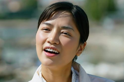 Anh Đào: 'Tôi đơ trước cảnh hôn Tô Dũng'