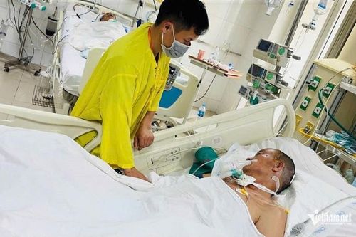 Bố tai nạn nguy kịch, con trai vay mượn khắp nơi không đủ tiền cứu chữa