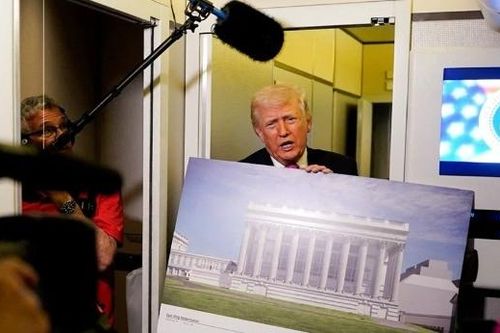 Thẩm phán Mỹ yêu cầu ông Trump ngừng xây phòng khiêu vũ ở Nhà Trắng