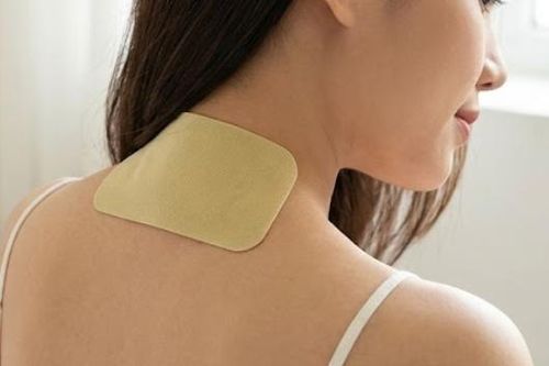 Cứ đau là dán cao, xoa dầu nóng: 3 rủi ro nhiều người bỏ qua
