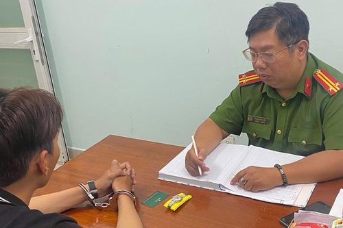 Nam thanh niên 29 tuổi đến nhà bạn gái rồi 'cuỗm' đồng hồ Rolex