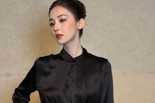 Diễn viên Cổ Lực Na Trát gây tranh cãi với mốt không nội y