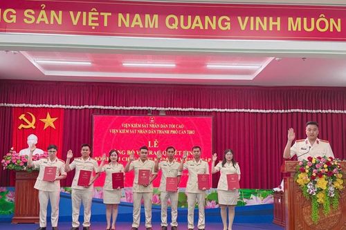 VKSND thành phố Cần Thơ tổ chức Lễ công bố và trao Quyết định bổ nhiệm chức danh Kiểm sát viên sơ cấp