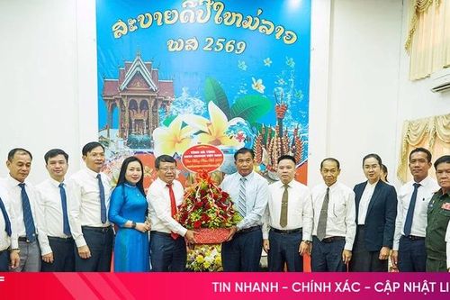 Lãnh đạo Hà Tĩnh chúc Tết Đảng bộ, chính quyền và Nhân dân tỉnh Bolikhămxay