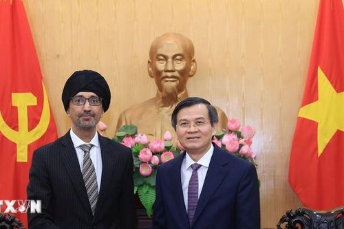 Tăng cường hợp tác đào tạo, bồi dưỡng cán bộ cấp chiến lược Việt Nam-Singapore