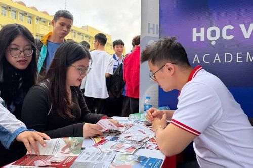 Sinh viên ngành báo chí chủ động rẽ hướng giữa 'làn sóng' tinh gọn