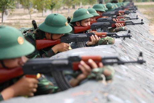 Gần 600 chiến sĩ mới Trung đoàn Gia Định dần thích nghi nếp sống quân đội