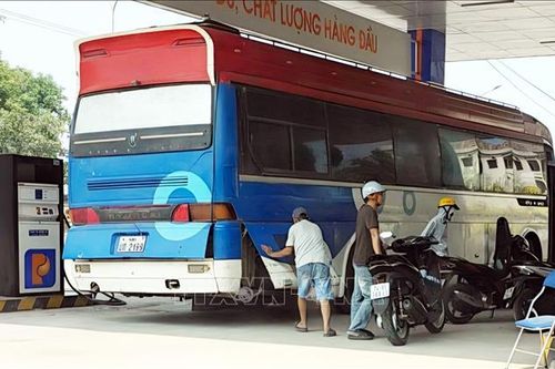 Ngăn chặn vận chuyển xăng dầu trái phép qua cửa khẩu Lao Bảo