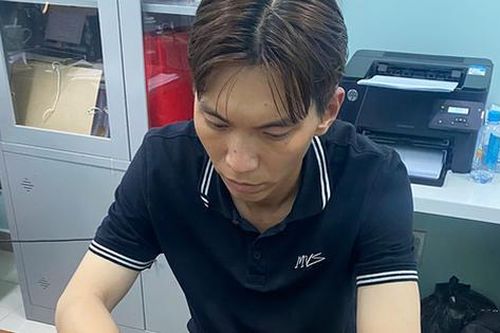 Vào nhà bạn gái, 'tiện tay' cuỗm Rolex 274 triệu đồng, nam thanh niên bị bắt tạm giam
