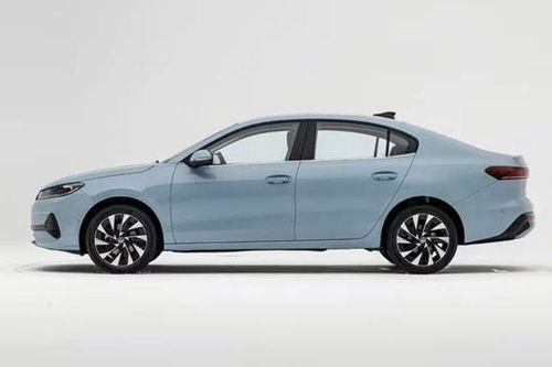 Xe sedan hạng C động cơ tăng áp, giá hơn 300 triệu đồng