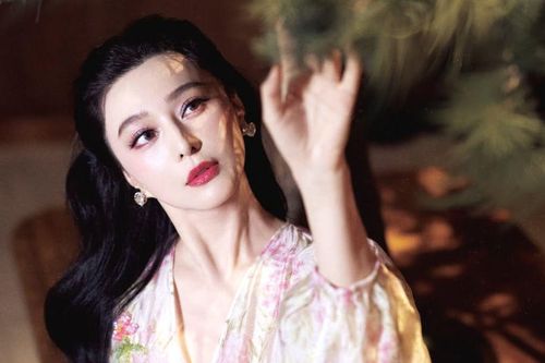 Cận visual mướt mắt của Phạm Băng Băng ở tuổi 45
