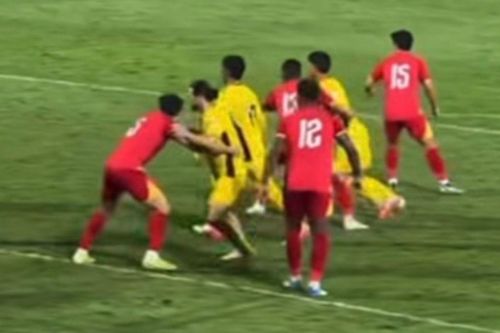 Đoàn Văn Hậu phản ứng về quả phạt đền trước Malaysia