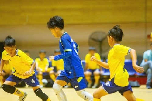 Sôi động giải bóng đá nhi đồng
