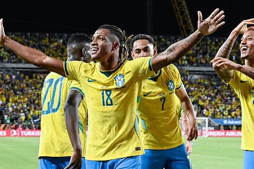 Brazil đánh bại Croatia 3-1 trong màn rượt đuổi kịch tính phút bù giờ