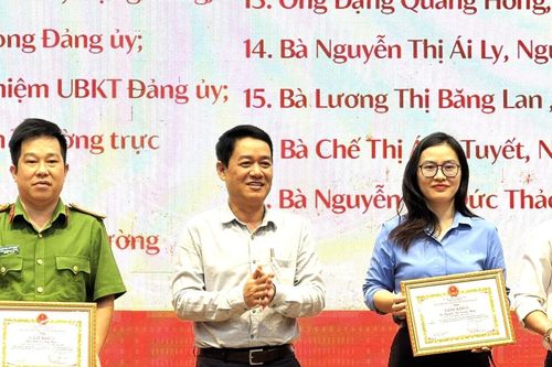 Phường Hòa Khánh khen thưởng 52 tập thể, 158 cá nhân trong công tác bầu cử