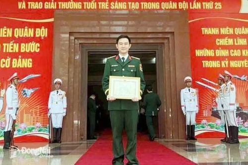 Đại úy Võ Đình Hùng được bình chọn Gương mặt trẻ triển vọng toàn quân năm 2025
