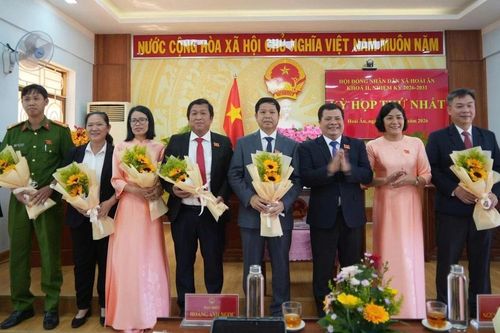 Ông Nguyễn Văn Hòa tái đắc cử Chủ tịch HĐND xã Hoài Ân