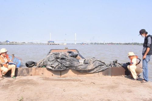 Công an Tỉnh Đồng Tháp quyết liệt xử lý phương tiện bơm hút và vận chuyển cát trái phép