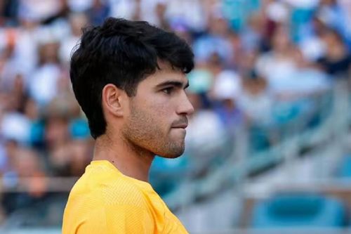 Carlos Alcaraz gây sốc với màn nổi nóng tại Miami Open 2026