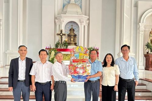 Thăm chúc mừng Lễ Phục sinh năm 2026 của đồng bào Công giáo và Tin lành