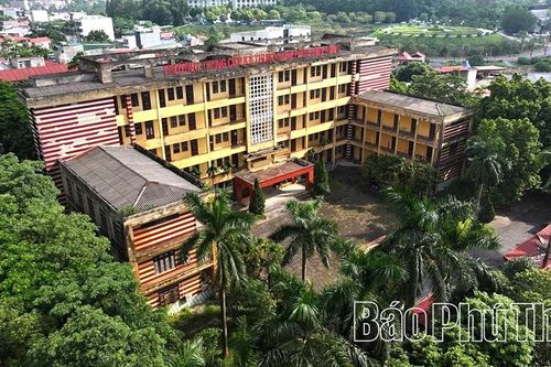 Tháo gỡ khó khăn, vướng mắc việc sáp nhập Trường Trung cấp Kỹ thuật - Nghiệp vụ Sông Hồng vào Trường Cao đẳng Nghề Phú Thọ