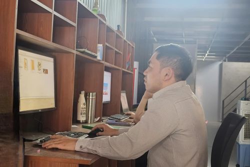 Nghị lực phi thường của người thanh niên khuyết tật