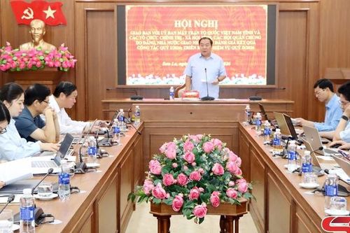 Giao ban giữa Thường trực Tỉnh ủy với Ủy ban MTTQ Việt Nam tỉnh và các tổ chức chính trị - xã hội, các hội quần chúng