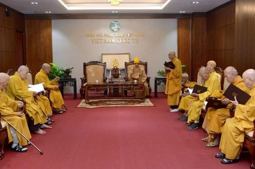 Chư vị Trưởng lão Ban Thường trực Hội đồng Chứng minh họp thành lập Hội đồng Thập sư Đại giới đàn Bửu Lai