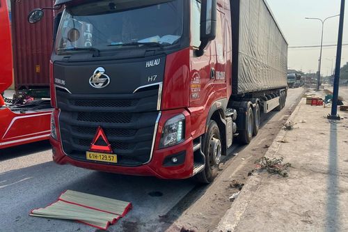 TP.HCM: Người phụ nữ bán vé số bị xe tải tông tử vong
