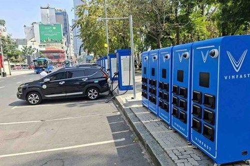 TP. HCM yêu cầu hoàn thành 3.000 tủ đổi pin trước ngày 20/4