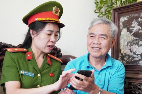 Hà Nội: 'Chân đi tới nơi, mắt thấy, tay làm' – Cuộc cách mạng số ở xã Đại Xuyên