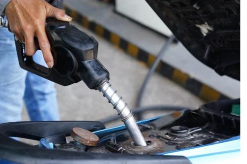 5 cách đơn giản tiết kiệm xăng khi đi xe máy