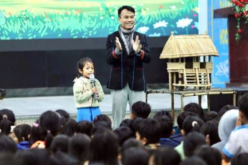 Người thầy gần 3 thập kỷ 'gieo chữ' nơi biên thùy